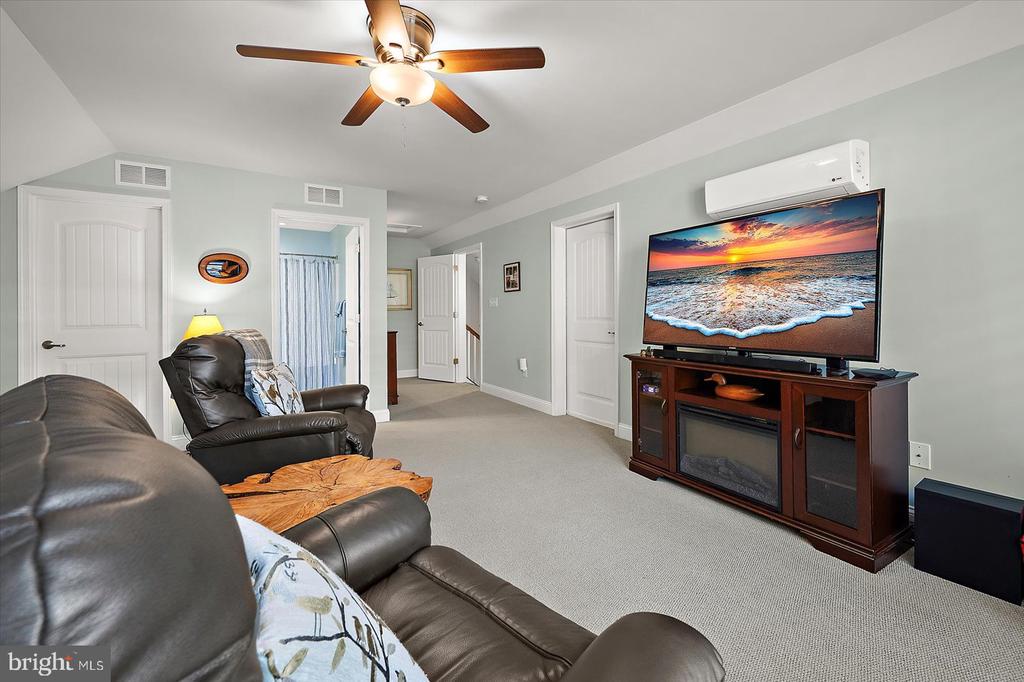 16125 ROCKPORT DRIVE