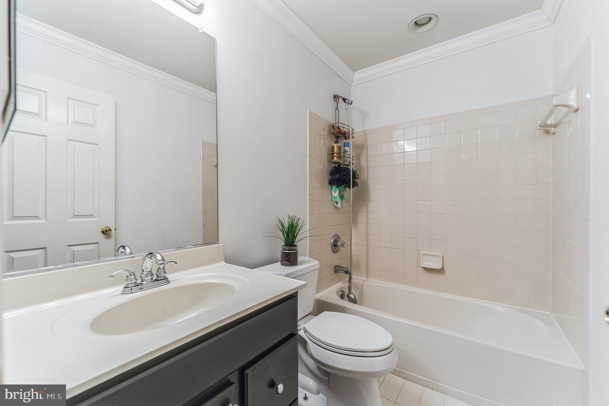 7814 COLDBROOKE