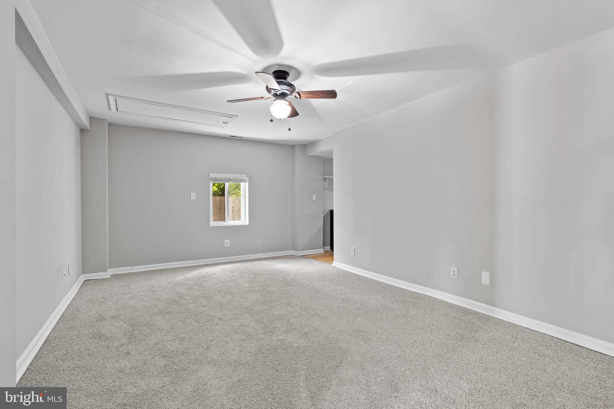 285 THOMPSON AVENUE E