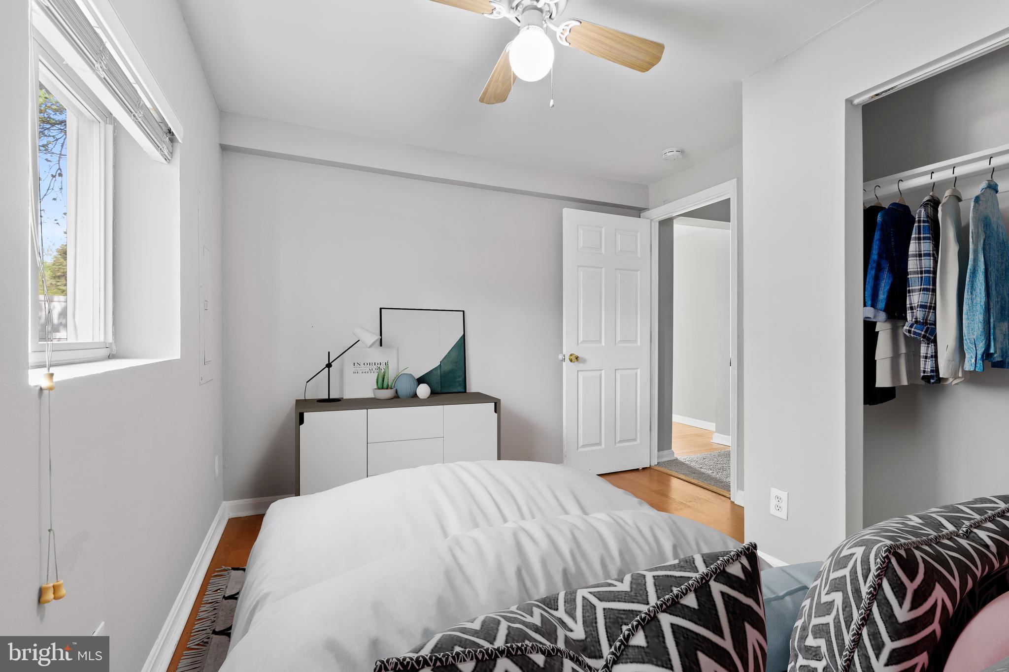 285 THOMPSON AVENUE E