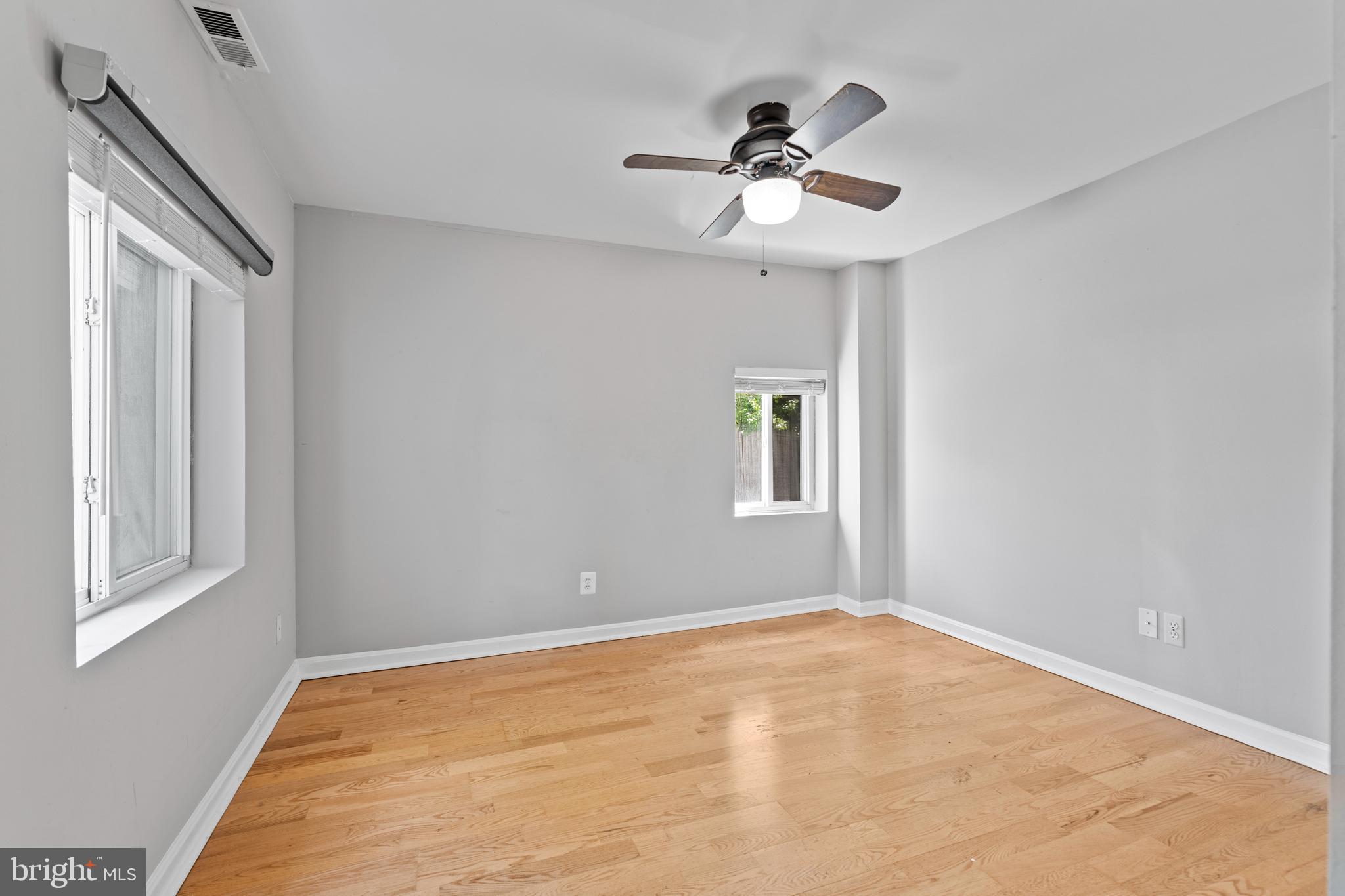 285 THOMPSON AVENUE E