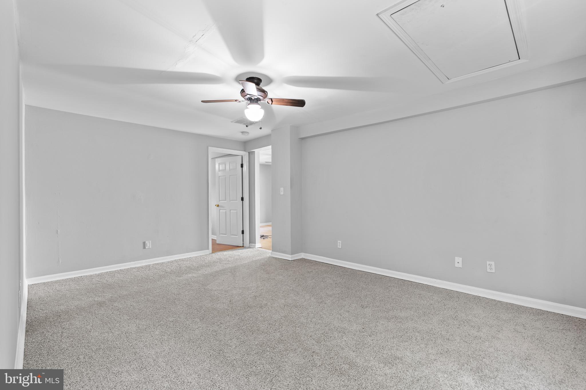 285 THOMPSON AVENUE E