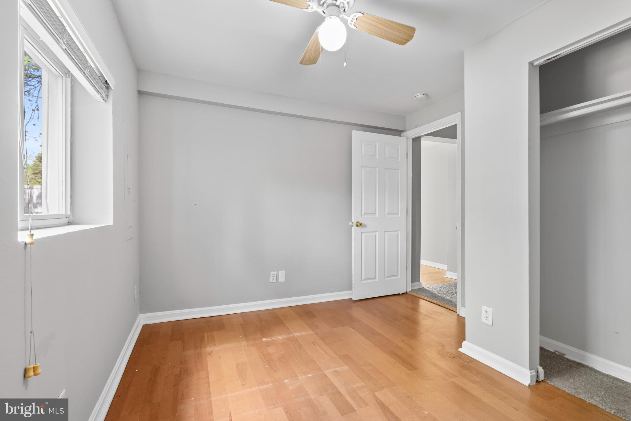 285 THOMPSON AVENUE E