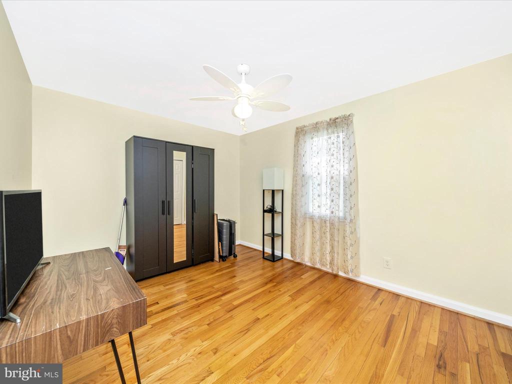 1 GREENWOOD AVENUE