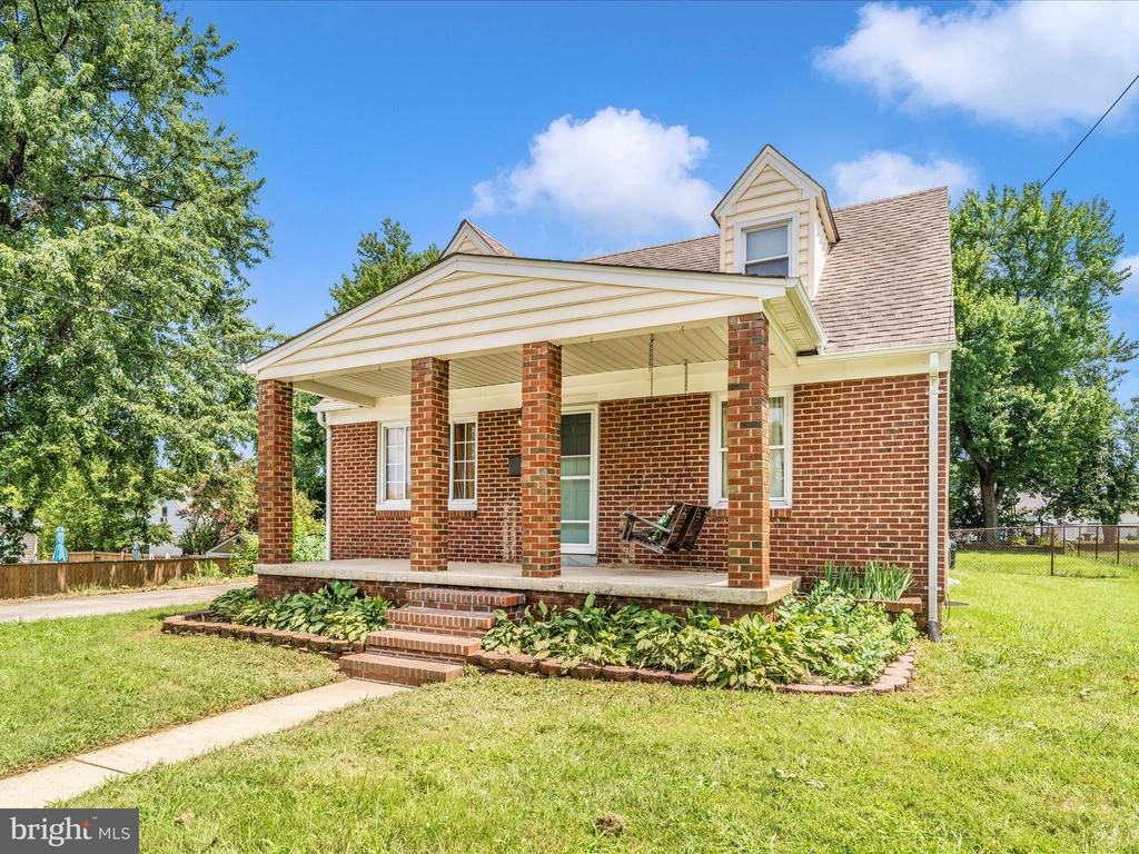 1 GREENWOOD AVENUE