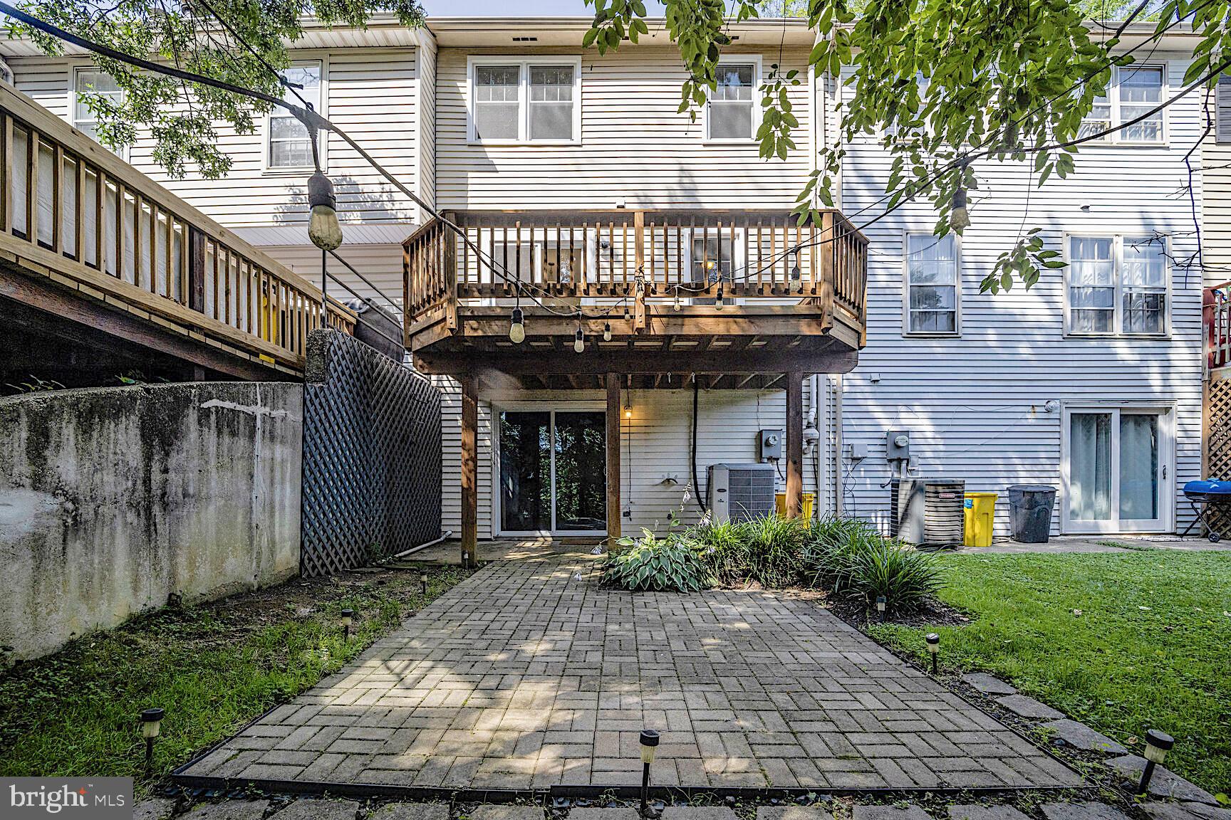 1105 RIVERBOAT COURT