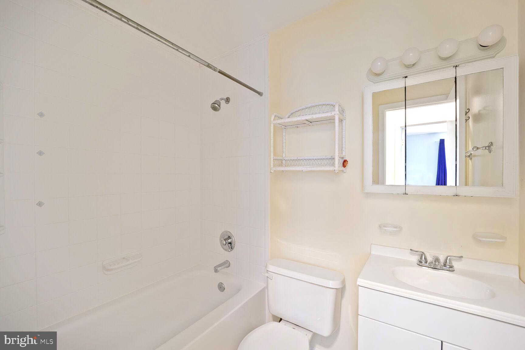 1105 RIVERBOAT COURT