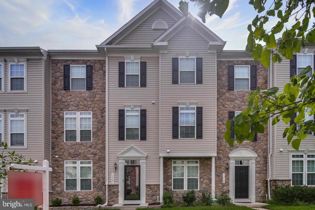 1772 COMPTON COURT
