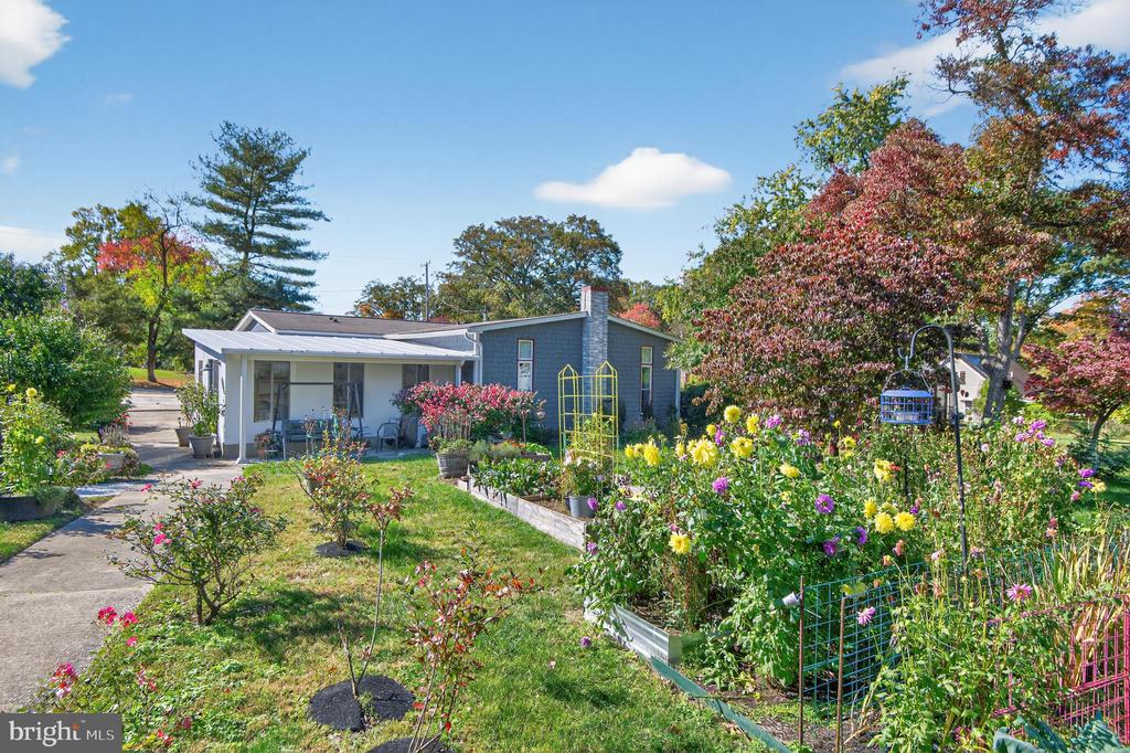 2044 ORCHARD AVENUE
