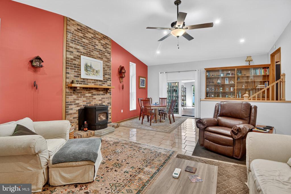 2044 ORCHARD AVENUE