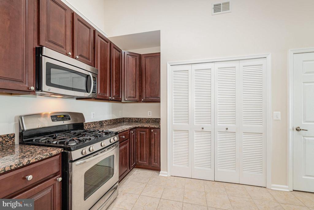 1624 HARDWICK COURT 402