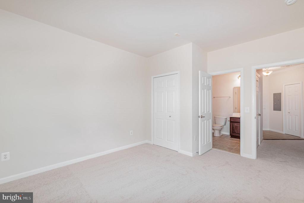 1624 HARDWICK COURT 402