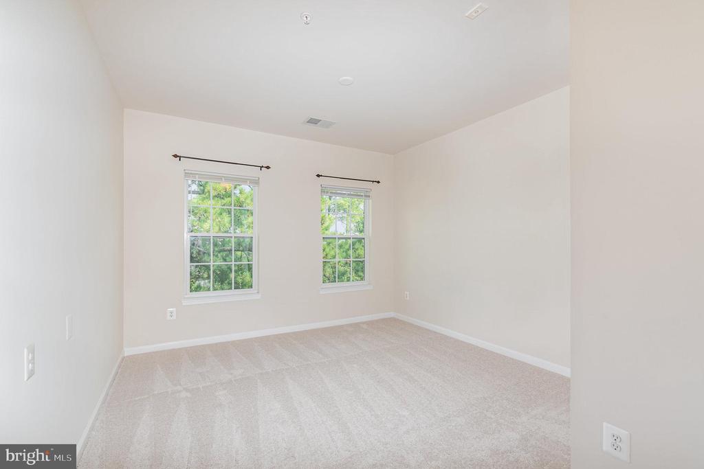 1624 HARDWICK COURT 402