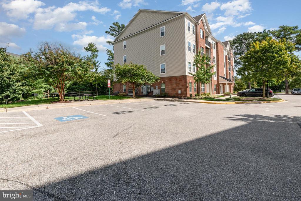 1624 HARDWICK COURT 402