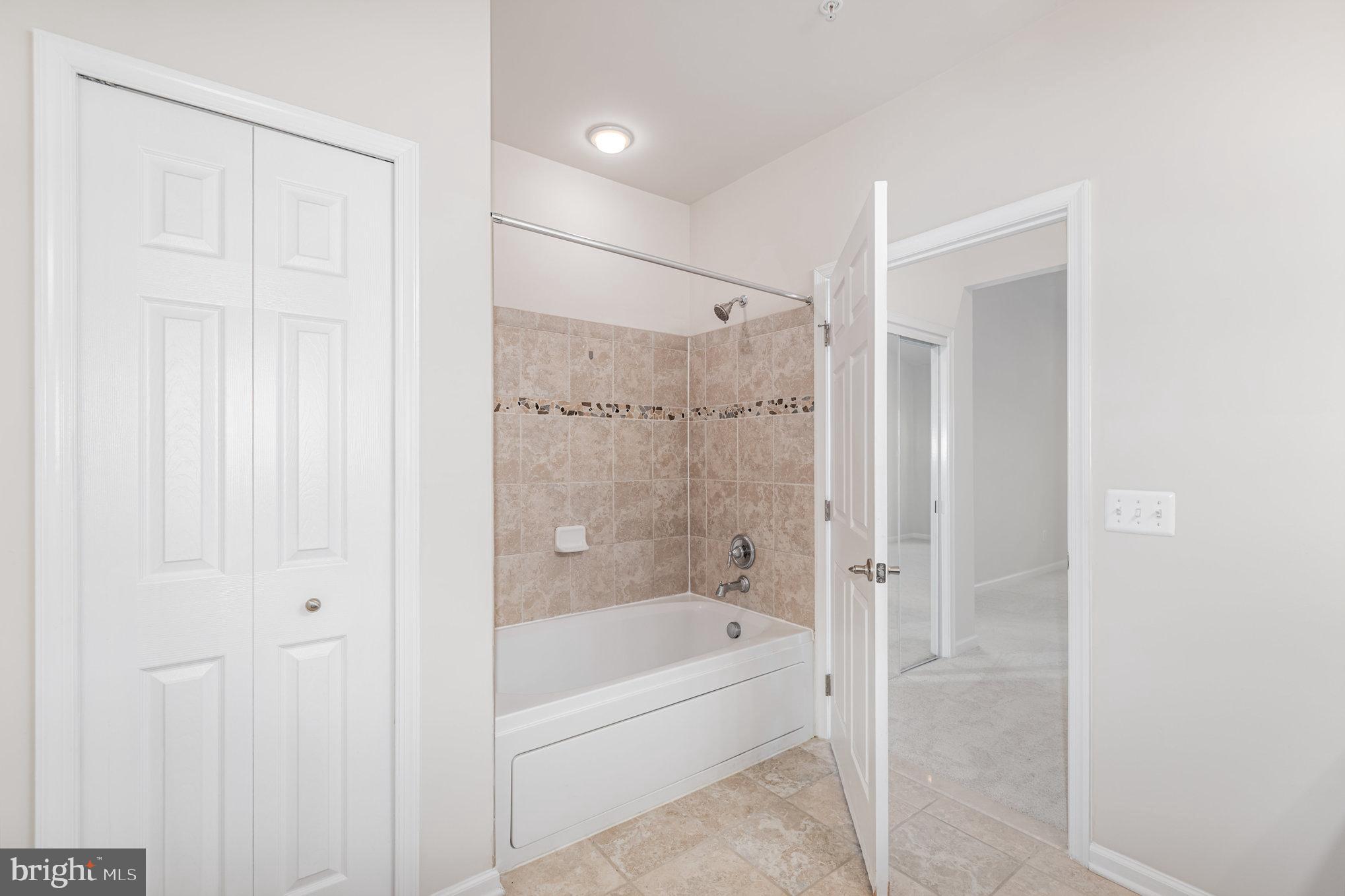 1624 HARDWICK COURT 402