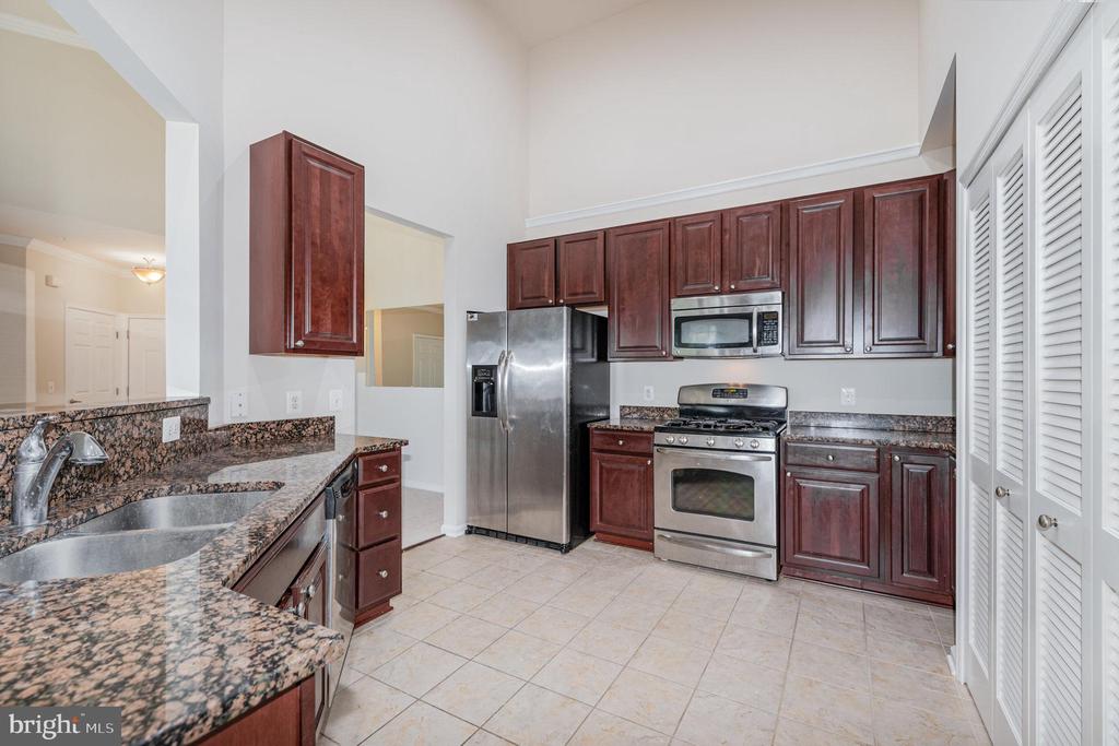 1624 HARDWICK COURT 402