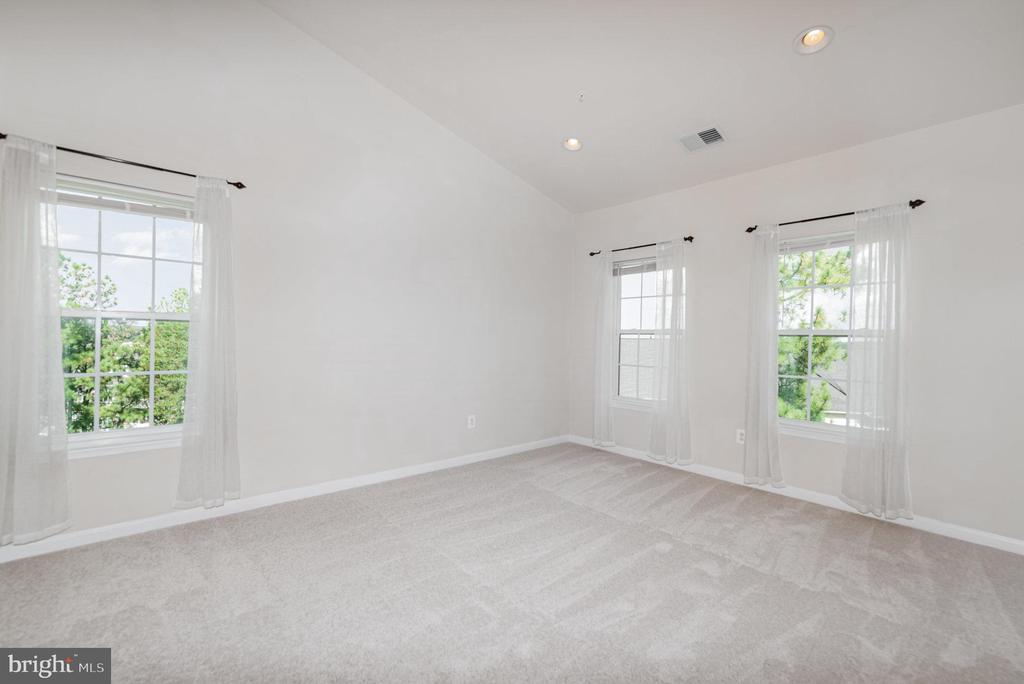 1624 HARDWICK COURT 402