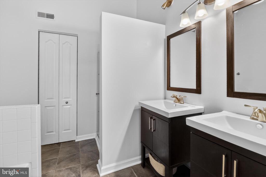 1124 BRASSIE COURT