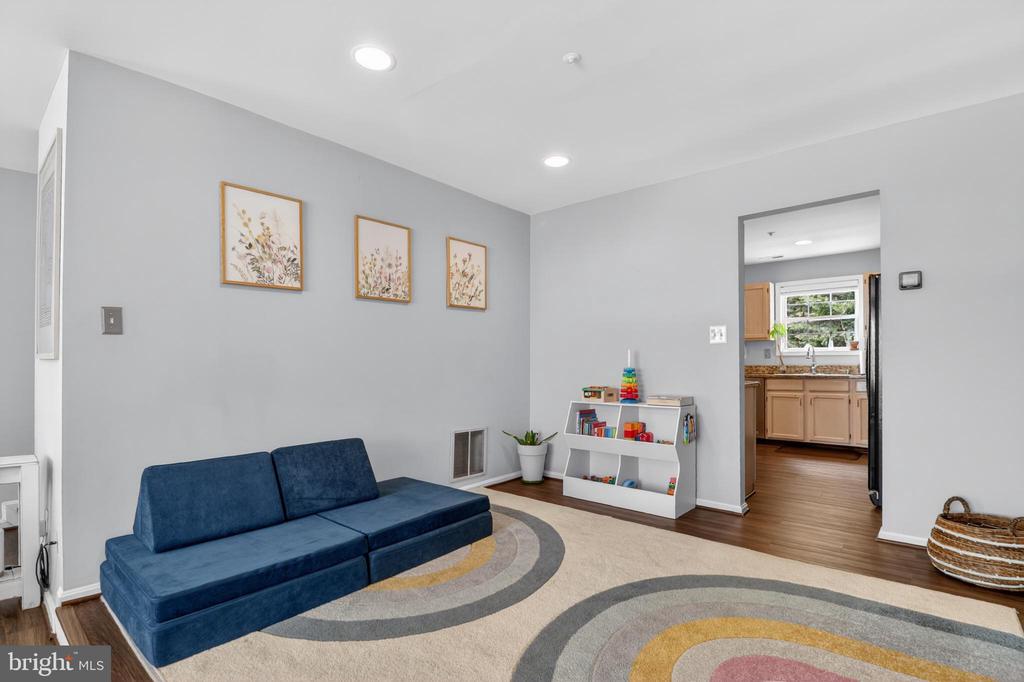 1124 BRASSIE COURT