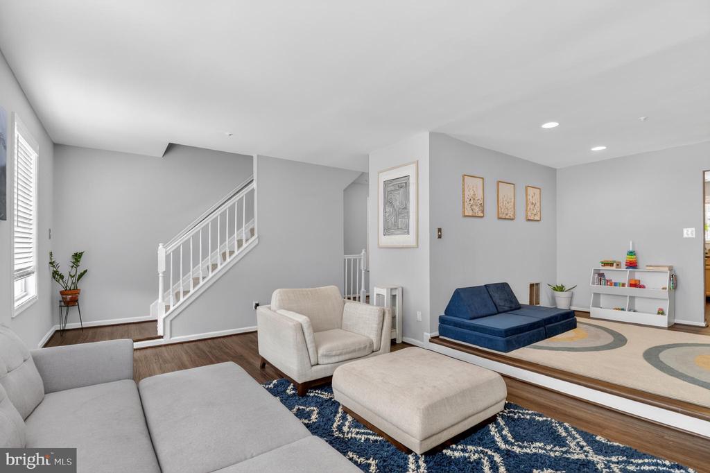 1124 BRASSIE COURT
