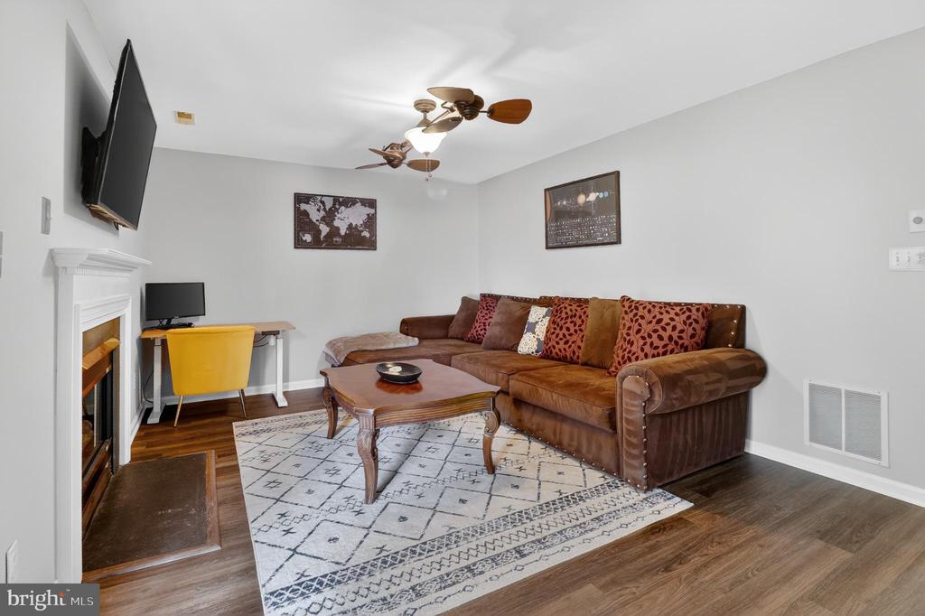 1124 BRASSIE COURT