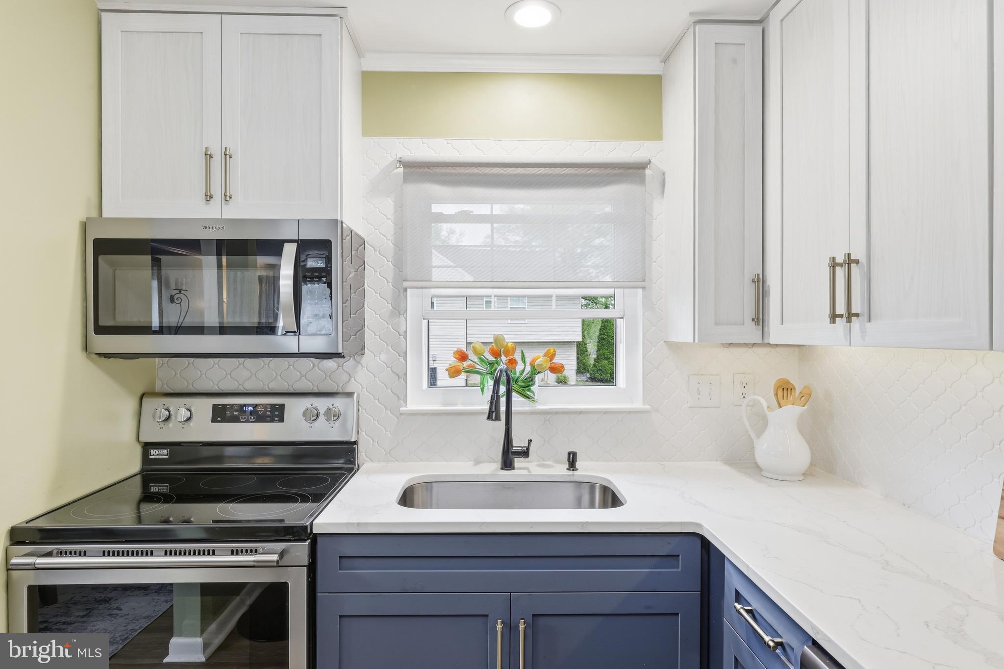 430 AZALEA PLACE