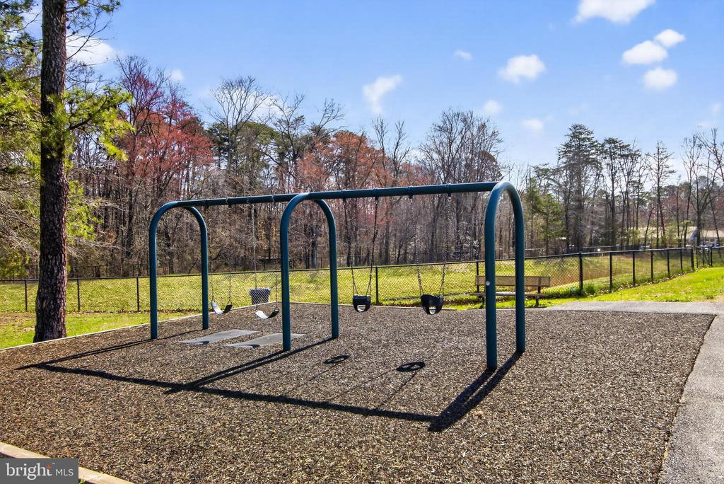 8013 PINK LILY COURT