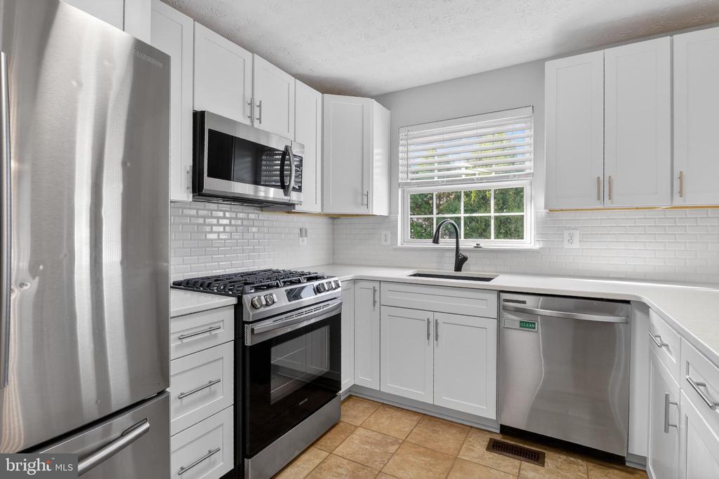 8013 PINK LILY COURT