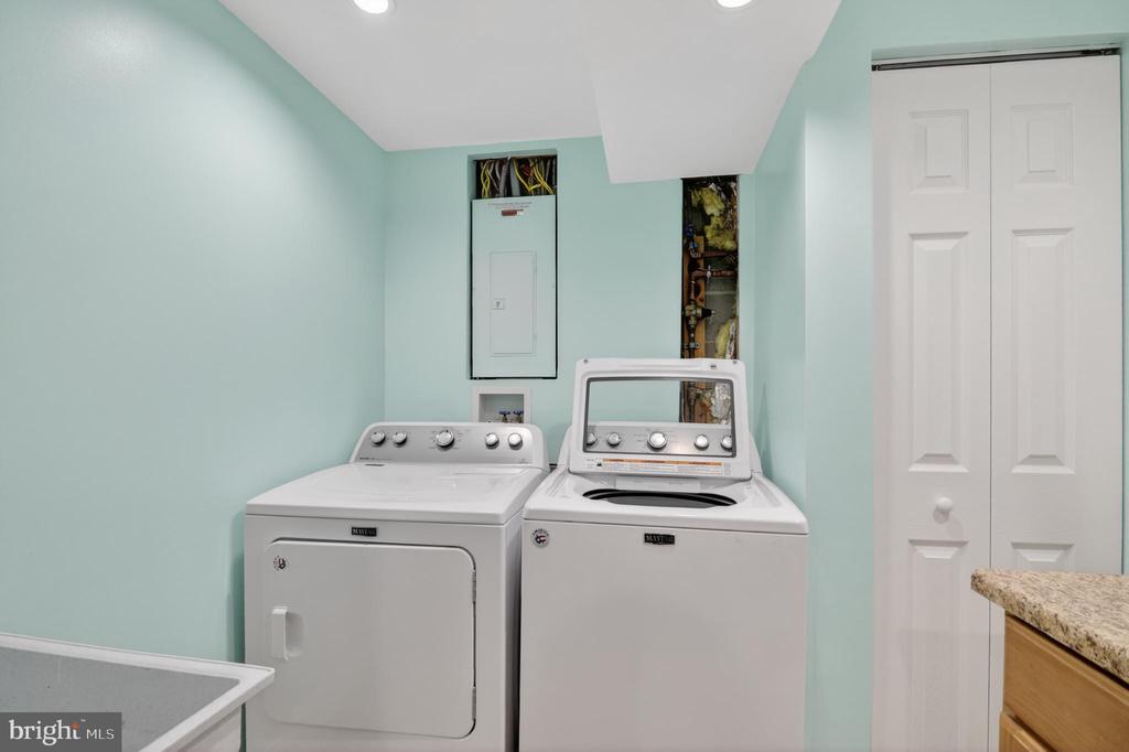 8013 PINK LILY COURT