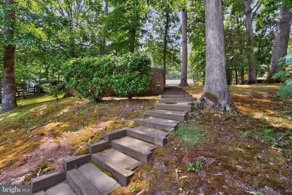 700 N HOLLY DRIVE