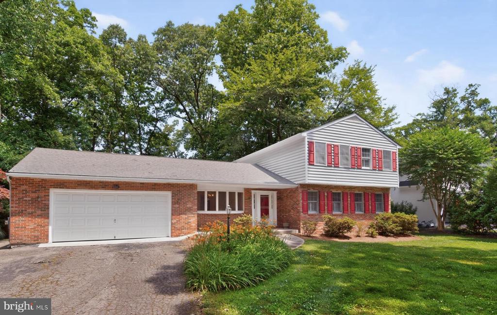 700 N HOLLY DRIVE