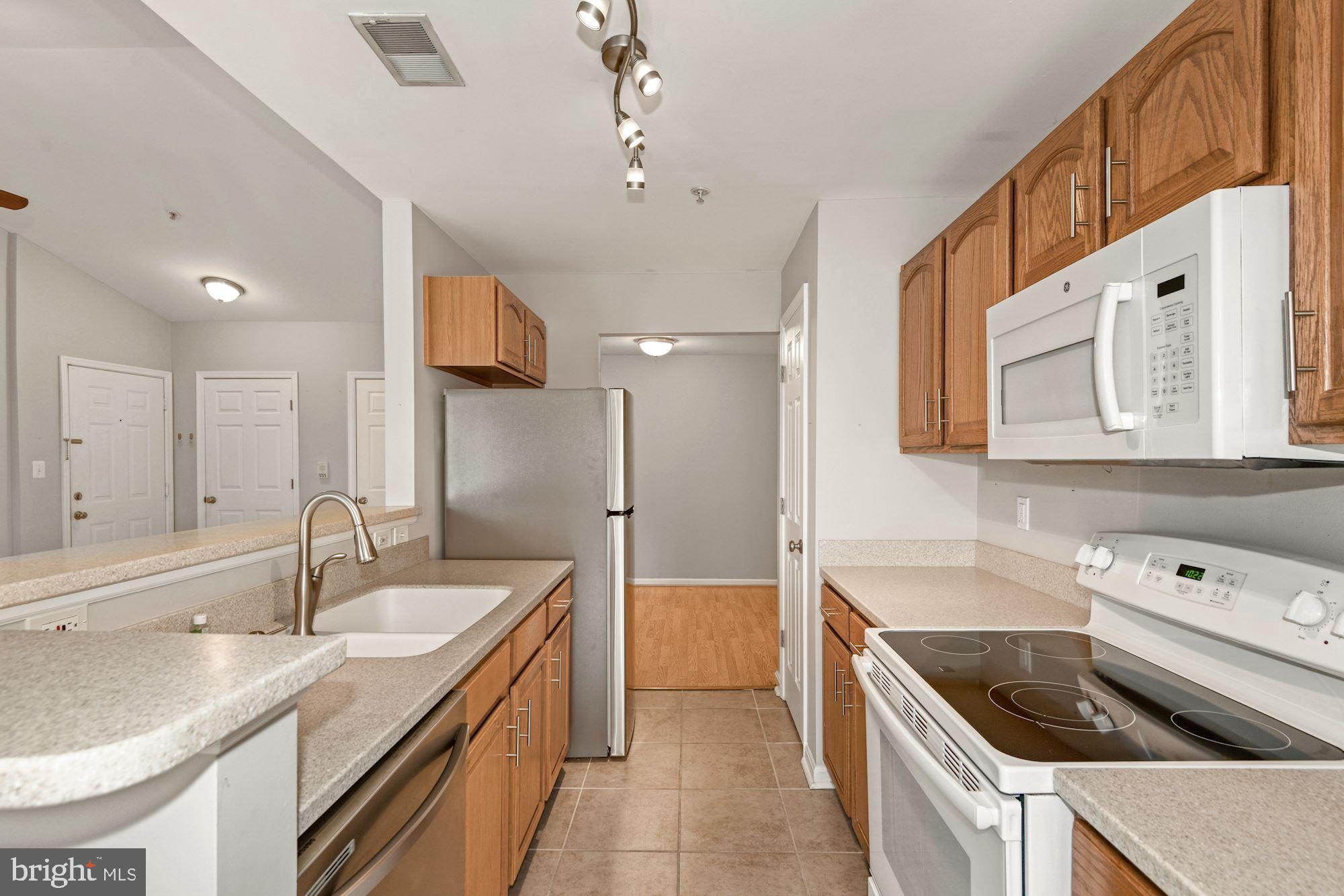 2015 GOV THOMAS BLADEN WAY 301