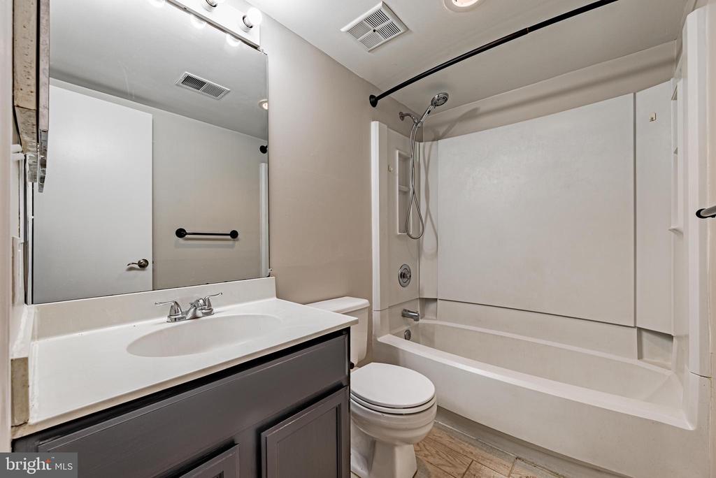 602 NEWBRIDGE COURT 602