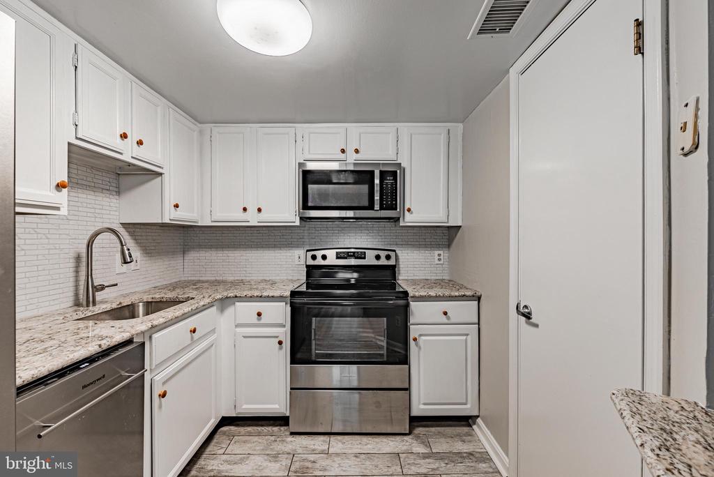 602 NEWBRIDGE COURT 602