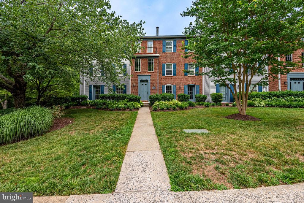 602 NEWBRIDGE COURT 602