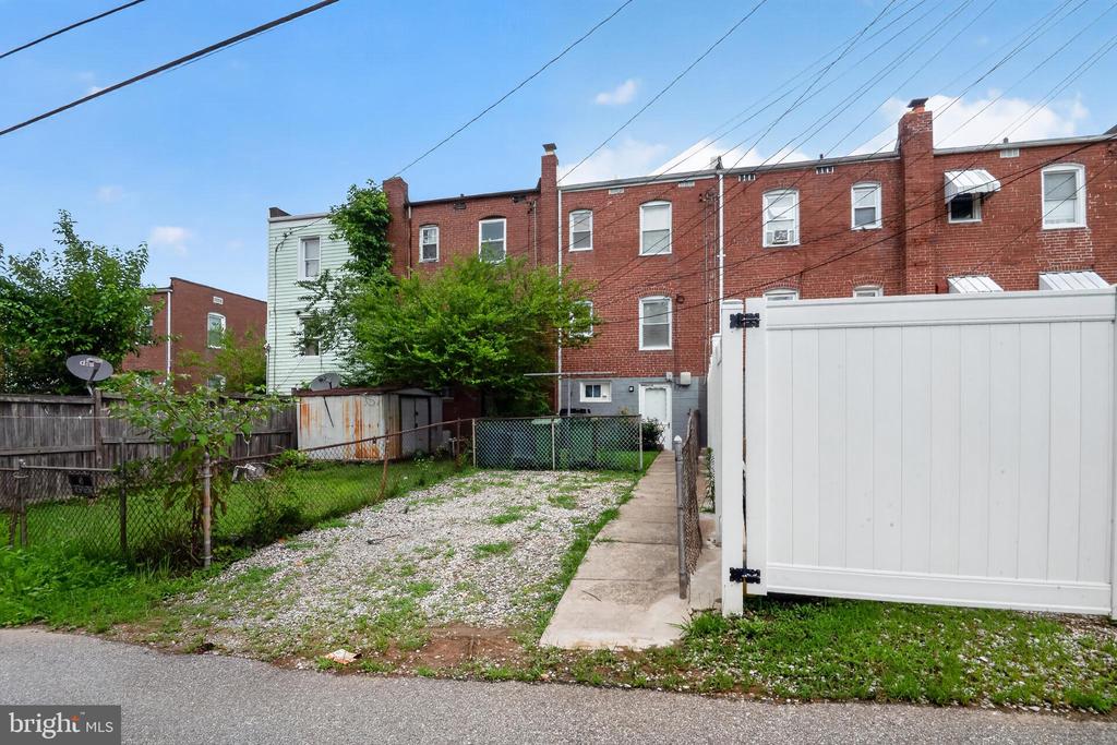 5216 PATRICK HENRY
