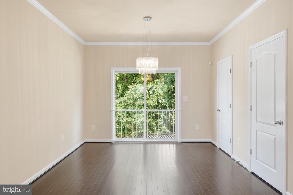 8132 HOLLOW COURT