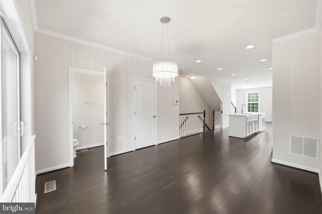 8132 HOLLOW COURT