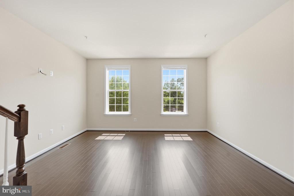 8132 HOLLOW COURT
