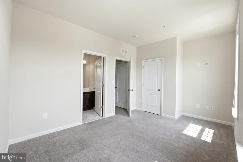 8132 HOLLOW COURT