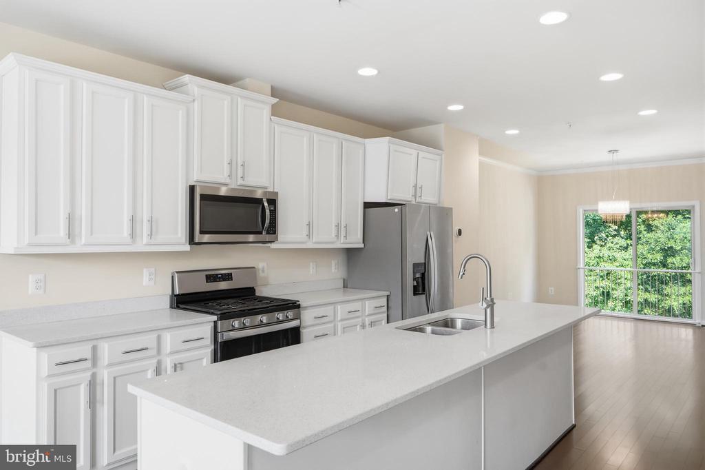 8132 HOLLOW COURT
