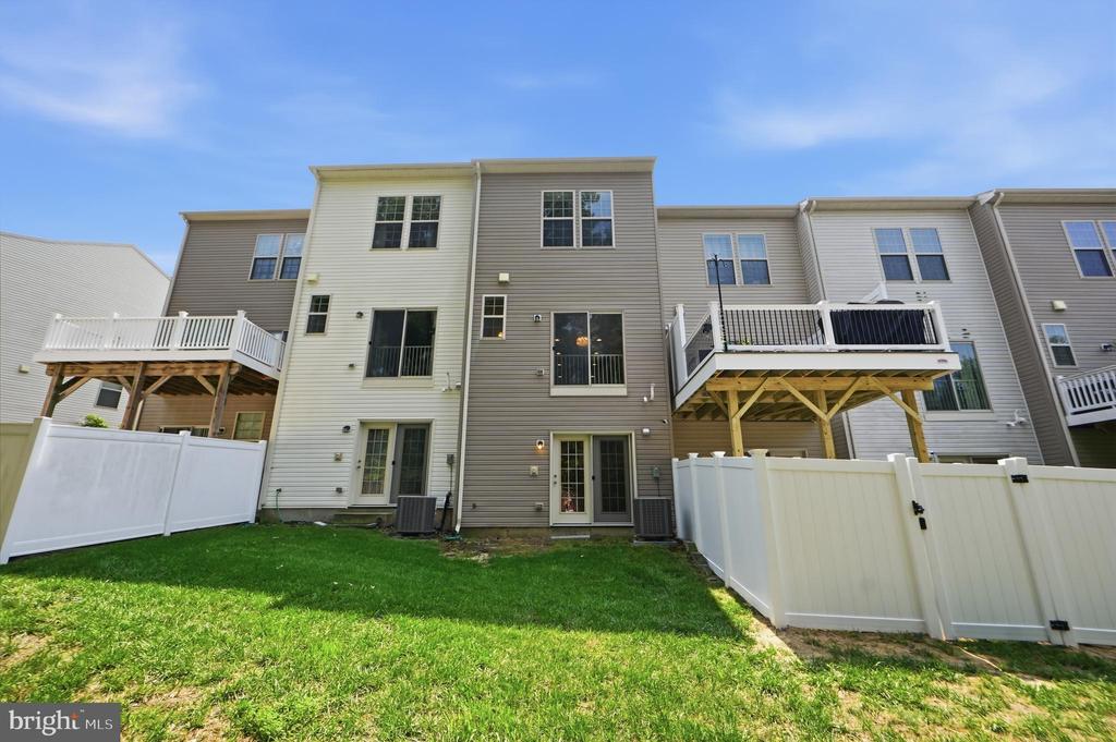 8132 HOLLOW COURT