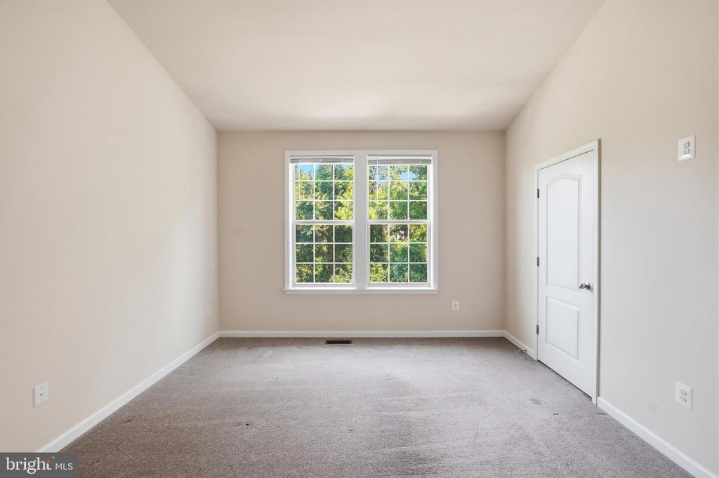 8132 HOLLOW COURT
