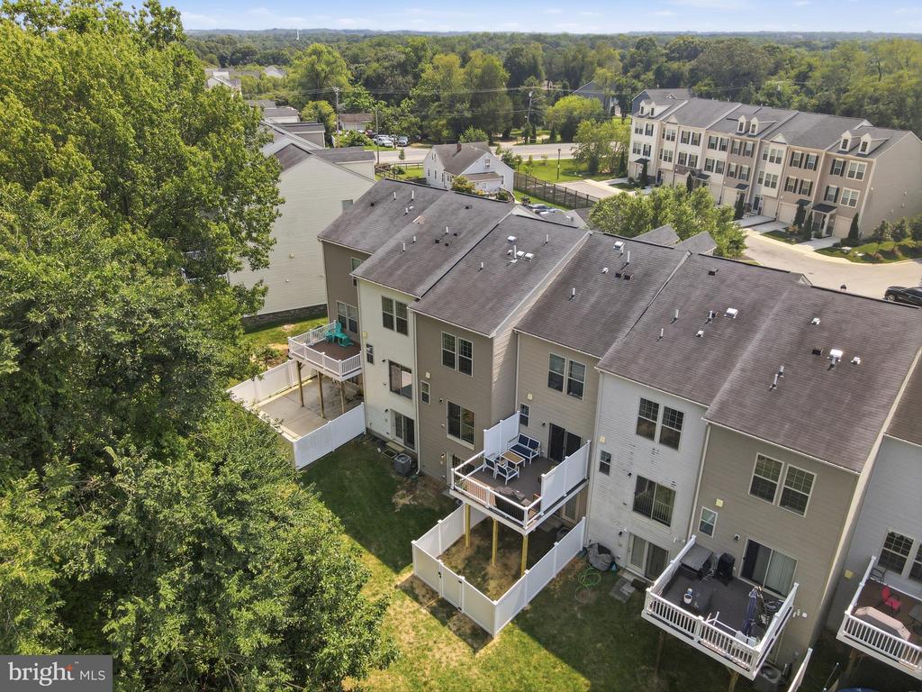 8132 HOLLOW COURT