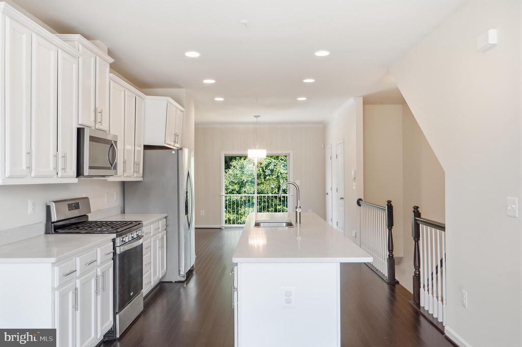 8132 HOLLOW COURT