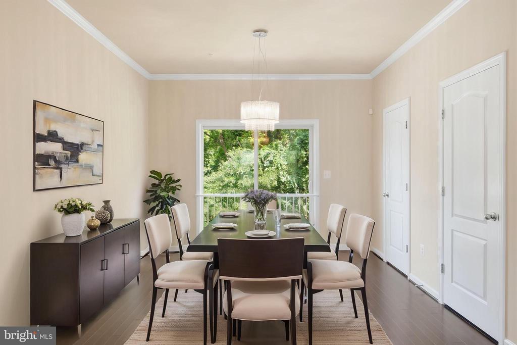 8132 HOLLOW COURT