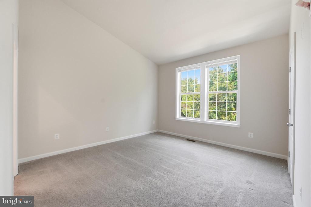 8132 HOLLOW COURT