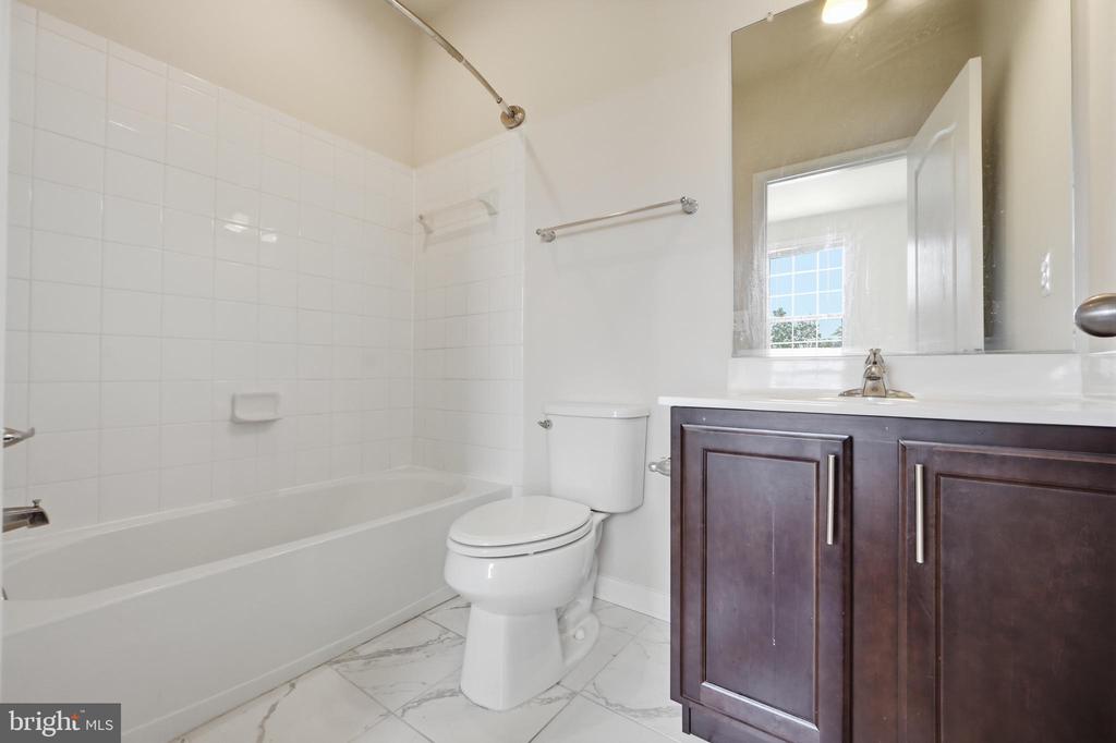 8132 HOLLOW COURT