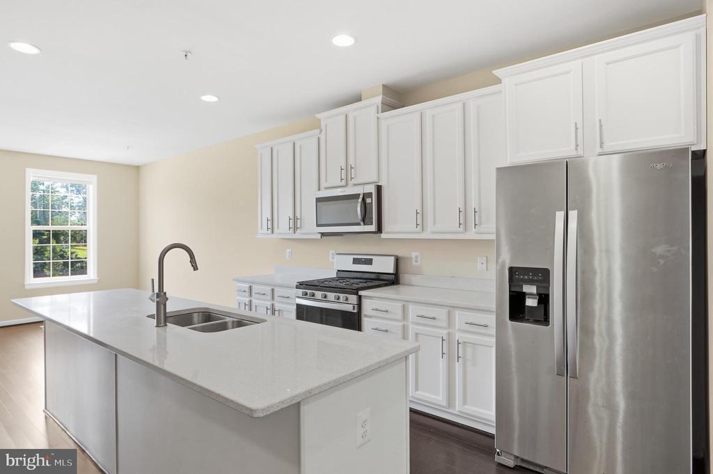 8132 HOLLOW COURT