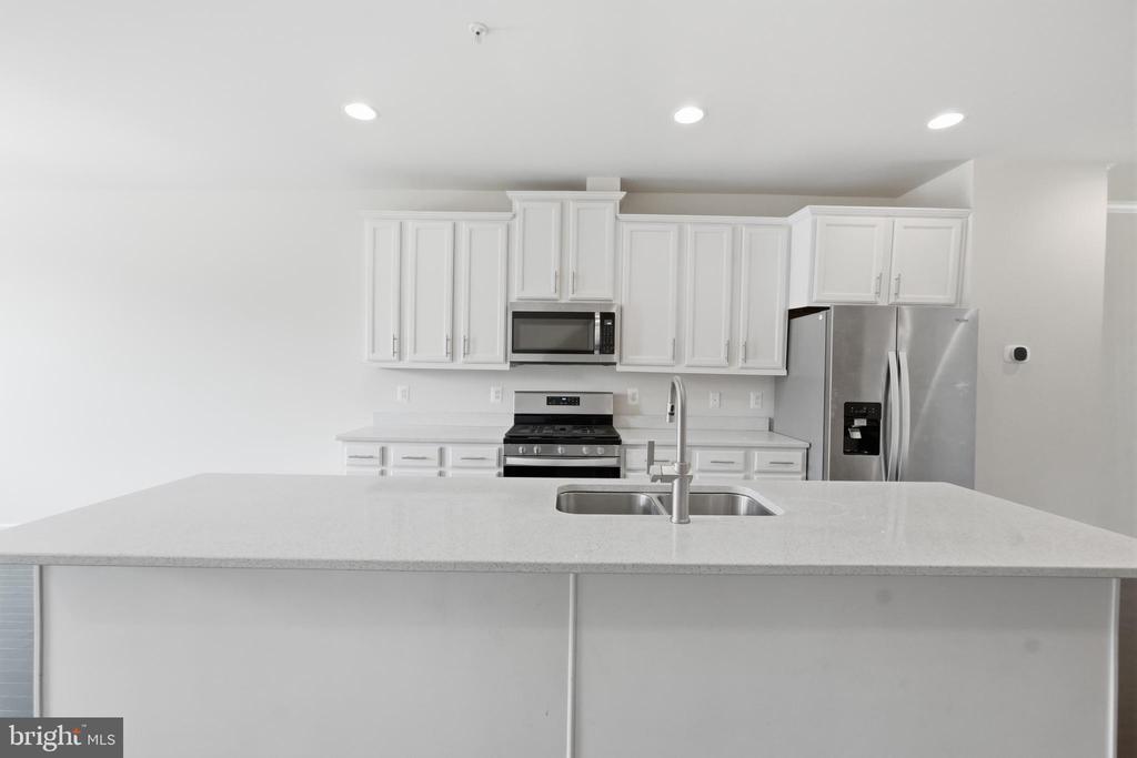 8132 HOLLOW COURT
